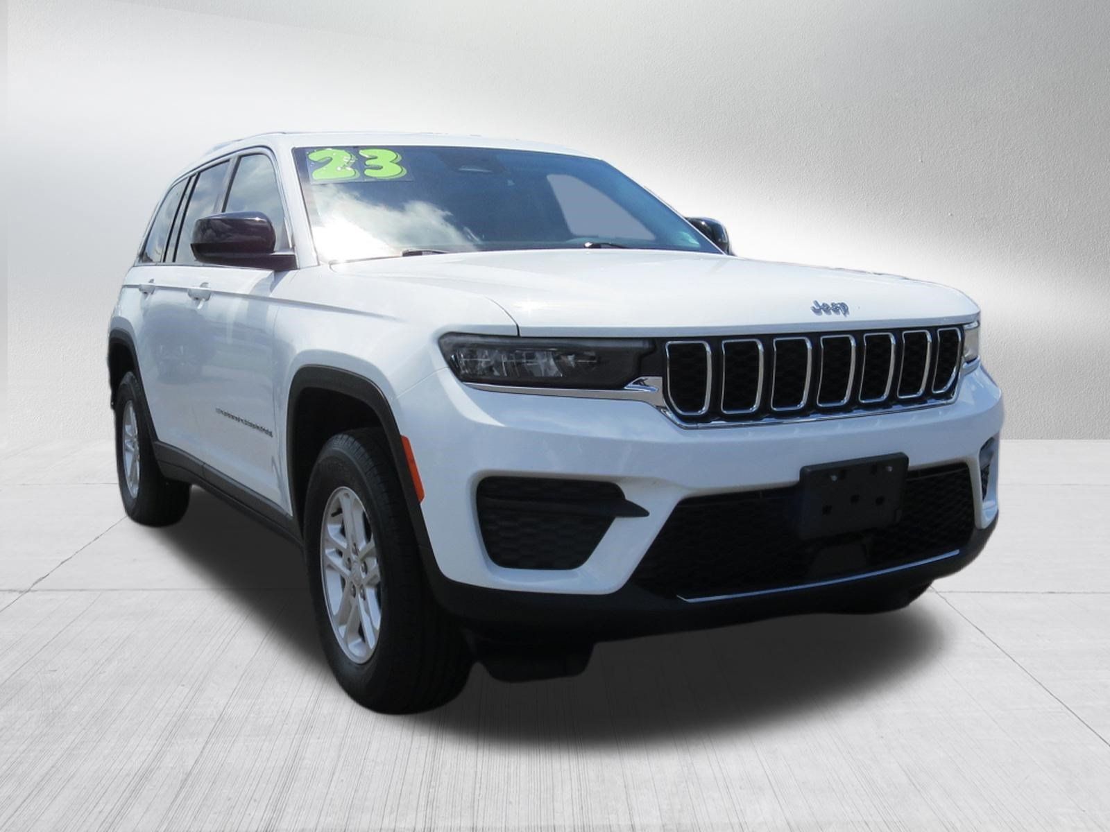 Used 2023 Jeep Grand Cherokee Laredo AWD/4WD image 9