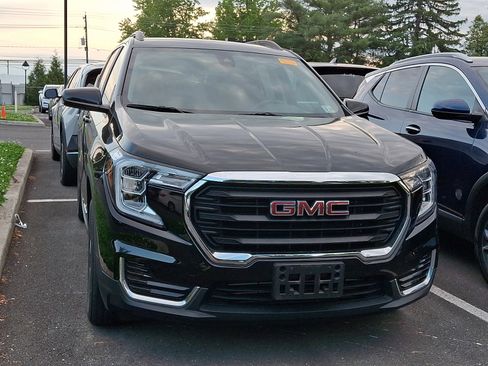 Used 2023 GMC Terrain SLE w/ Driver Convenience Package AWD/4WD image 4