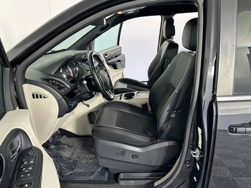 Used 2019 Dodge Grand Caravan SXT image 22