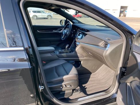 Used 2025 Cadillac XT5 Premium Luxury FWD image 12