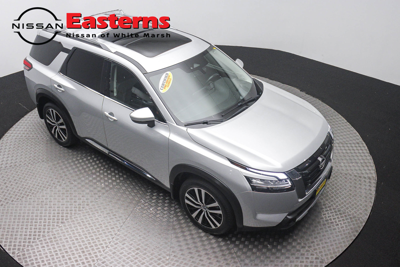 Used 2023 Nissan Pathfinder Platinum AWD/4WD image 3