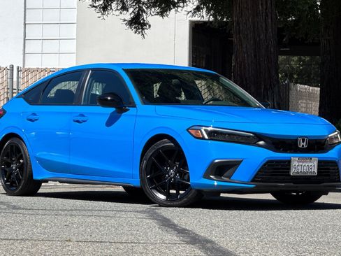 Used 2023 Honda Civic Sport image 2