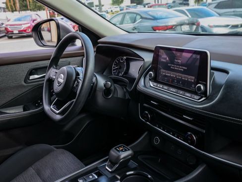 Used 2023 Nissan Rogue SV image 20