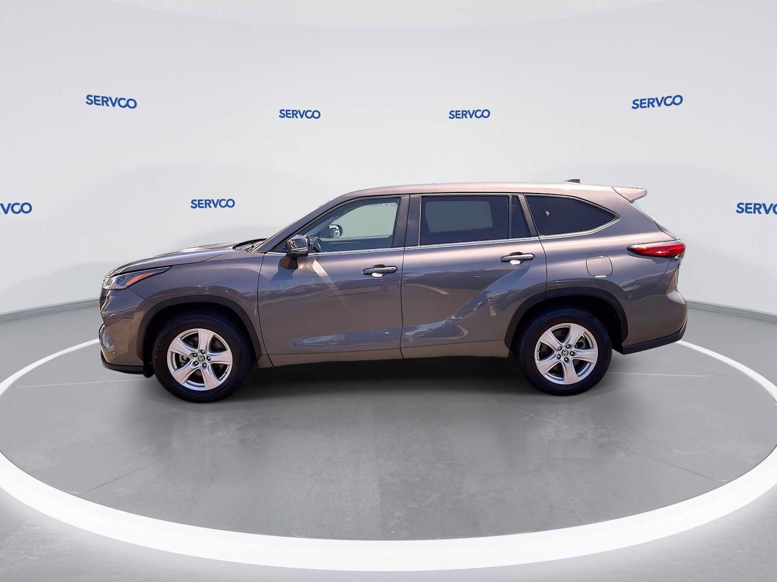 Used 2023 Toyota Highlander L FWD image 5