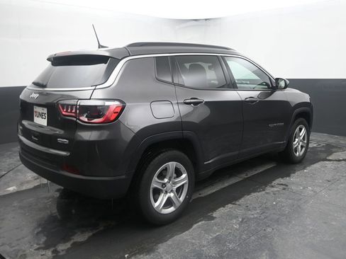Used 2024 Jeep Compass Latitude image 13