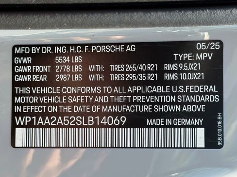 Used 2025 Porsche Macan image 37