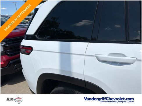 Used 2023 Jeep Grand Cherokee Altitude RWD image 8