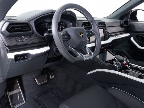 Used 2025 Lamborghini Urus SE AWD/4WD image 4