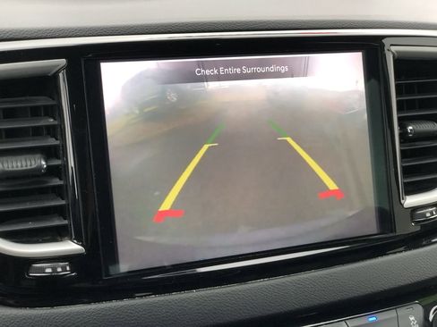 Used 2022 Chrysler Pacifica Touring-L image 22