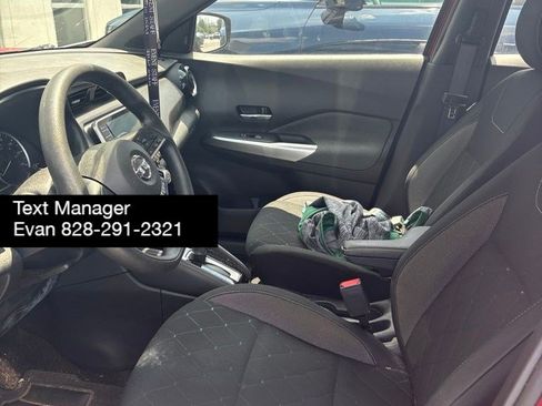 Used 2020 Nissan Kicks SV FWD image 4