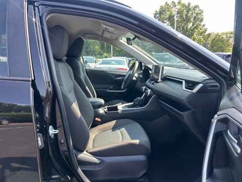 Used 2025 Toyota RAV4 XLE FWD image 17
