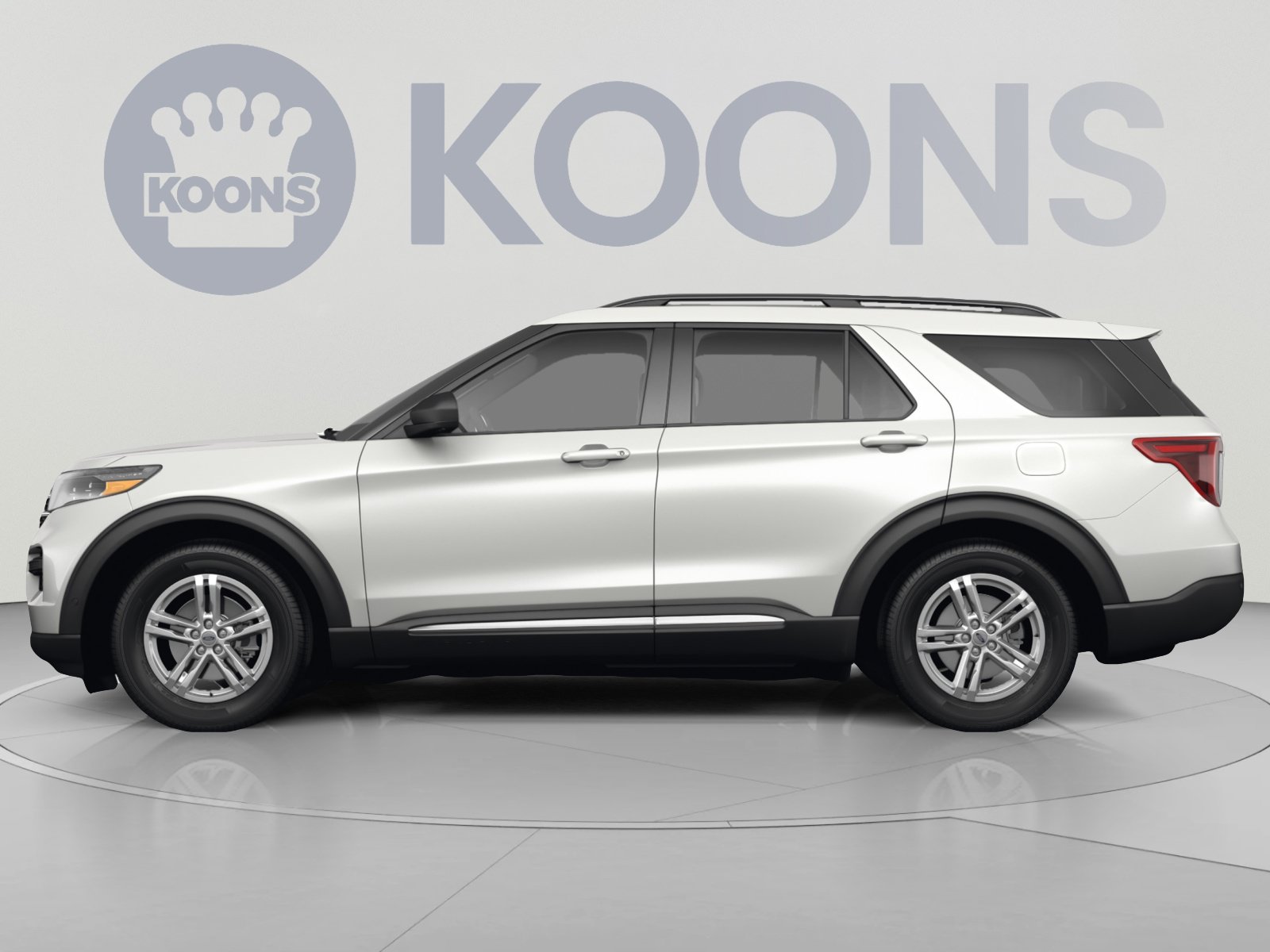 Used 2022 Ford Explorer XLT w/ Equipment Group 202A AWD/4WD image 2