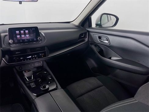 Used 2025 Nissan Rogue SV image 22