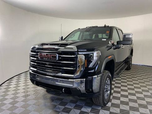 Used 2024 GMC Sierra 3500 SLT w/ SLT Convenience Package AWD/4WD image 5