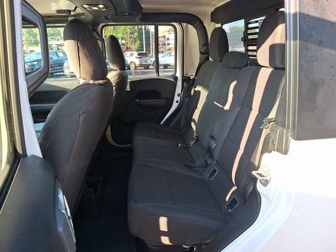 Used 2020 Jeep Gladiator Sport w/ Quick Order Package 24S AWD/4WD image 10
