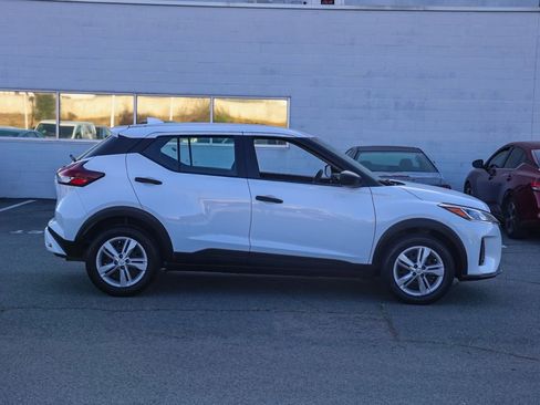 Used 2024 Nissan Kicks S FWD image 3