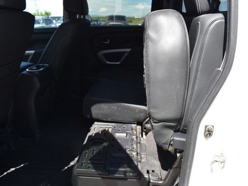 Used 2017 Nissan Titan PRO-4X AWD/4WD image 23