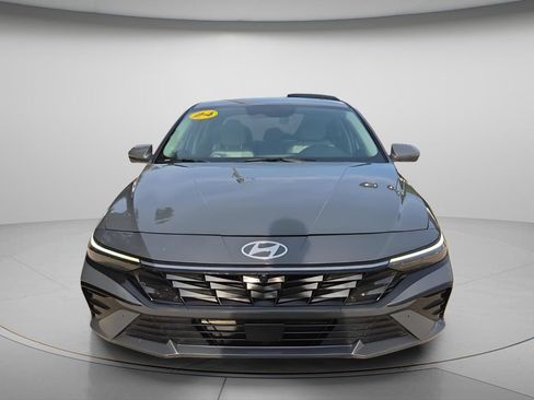 Used 2024 Hyundai Elantra Limited FWD image 4