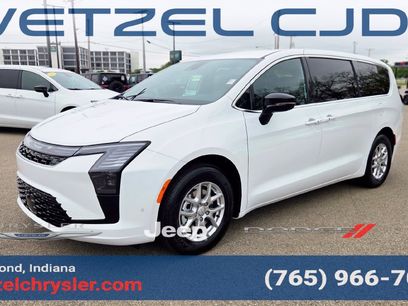 New 2027 Chrysler Pacifica Select