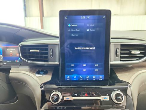 Used 2023 Ford Explorer Platinum w/ Technology Package image 29