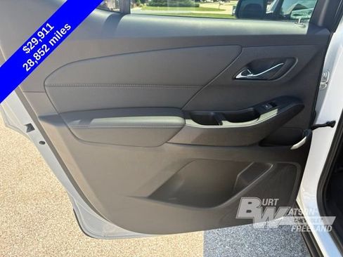 Used 2023 Chevrolet Traverse LT FWD image 27