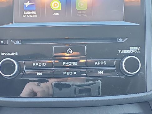 Used 2021 Subaru Crosstrek 2.0i Premium image 6