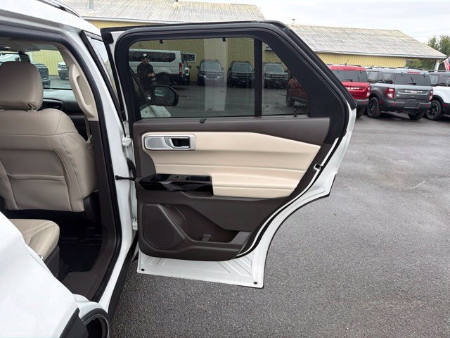 Used 2024 Ford Explorer Platinum w/ Technology Package AWD/4WD image 36