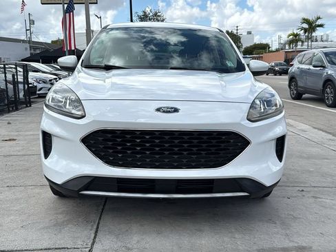 Used 2020 Ford Escape SE image 17