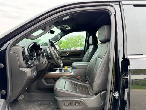 Used 2023 Chevrolet Silverado 1500 High Country w/ Technology Package AWD/4WD image 7