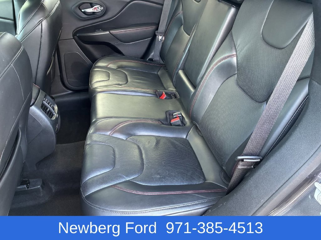 Used 2020 Jeep Cherokee Trailhawk AWD/4WD image 28