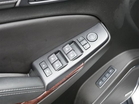 Used 2019 GMC Yukon SLT image 15