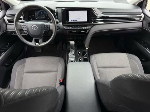 Used 2025 Toyota Camry LE image 11