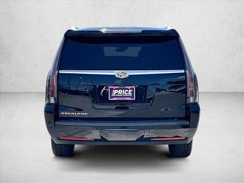 Used 2017 Cadillac Escalade ESV Luxury RWD image 4