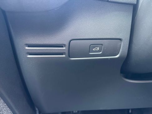 New 2026 Volvo XC40 B5 Plus w/ Protection Package Premier image 25