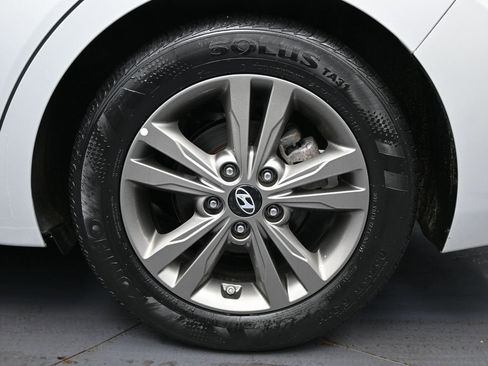Used 2018 Hyundai Elantra SEL image 12