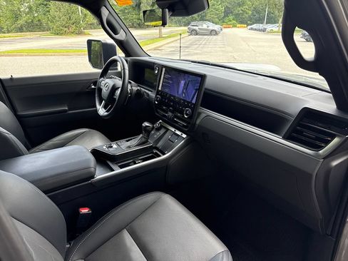 Used 2024 Lexus GX 550 w/ Accessory Package (Z1) AWD/4WD image 10