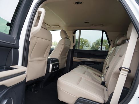 Used 2024 Ford Expedition XLT image 21