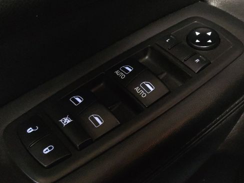 Used 2018 Jeep Grand Cherokee Laredo RWD image 27