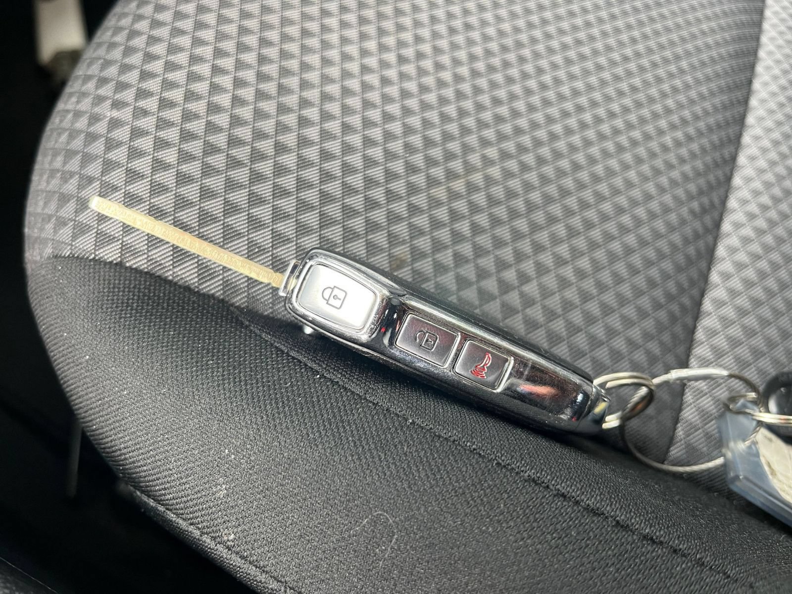 Used 2025 Kia Soul LX w/ LX Technology Package FWD image 20