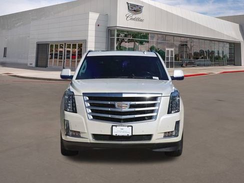 Used 2015 Cadillac Escalade Luxury image 2
