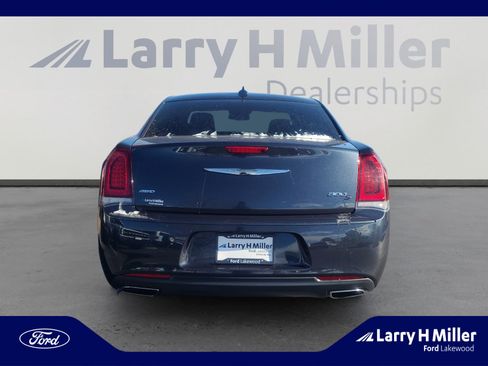Used 2019 Chrysler 300 S image 4