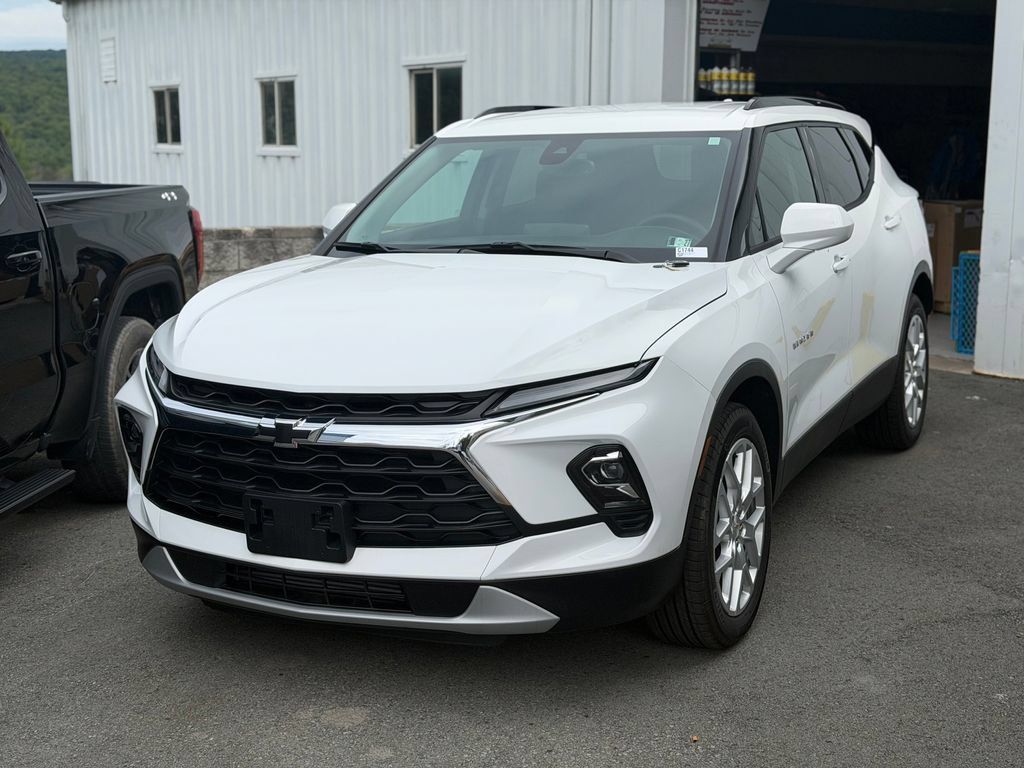 New 2025 Chevrolet Blazer LT w/ Convenience Package AWD/4WD image 1