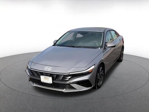 Used 2025 Hyundai Elantra Limited image 7
