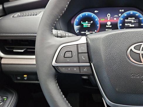 Used 2024 Toyota Grand Highlander Limited image 17