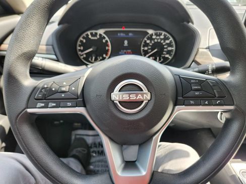 Used 2025 Nissan Altima 2.5 SV FWD image 11