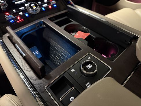 Used 2024 Lincoln Navigator Premiere image 16