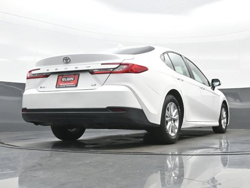 Used 2025 Toyota Camry LE FWD image 31