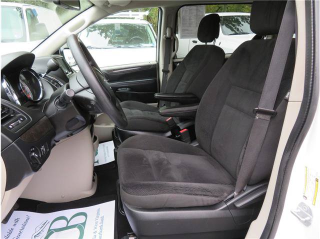Used 2019 Dodge Grand Caravan SE FWD image 3