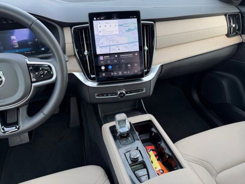 Used 2025 Volvo XC90 B6 Plus image 14