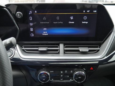 Used 2025 Chevrolet Trax RS w/ Sunroof Package image 15